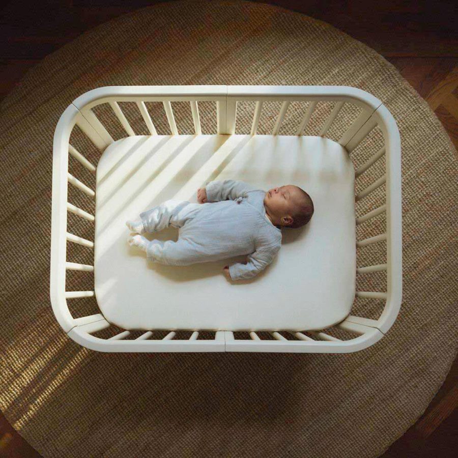 Stokke® Nighti™ Bundle Nighti Mini inkl. Matratze, Spannbetttuch und Rollen von Stokke