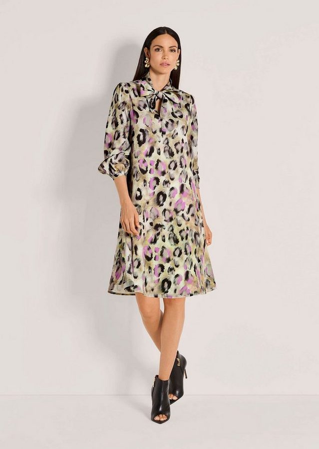 MADELEINE Midikleid Fließendes Design mit Animal-Print V-Ausschnitt mit Schluppe, knielang, Langarm