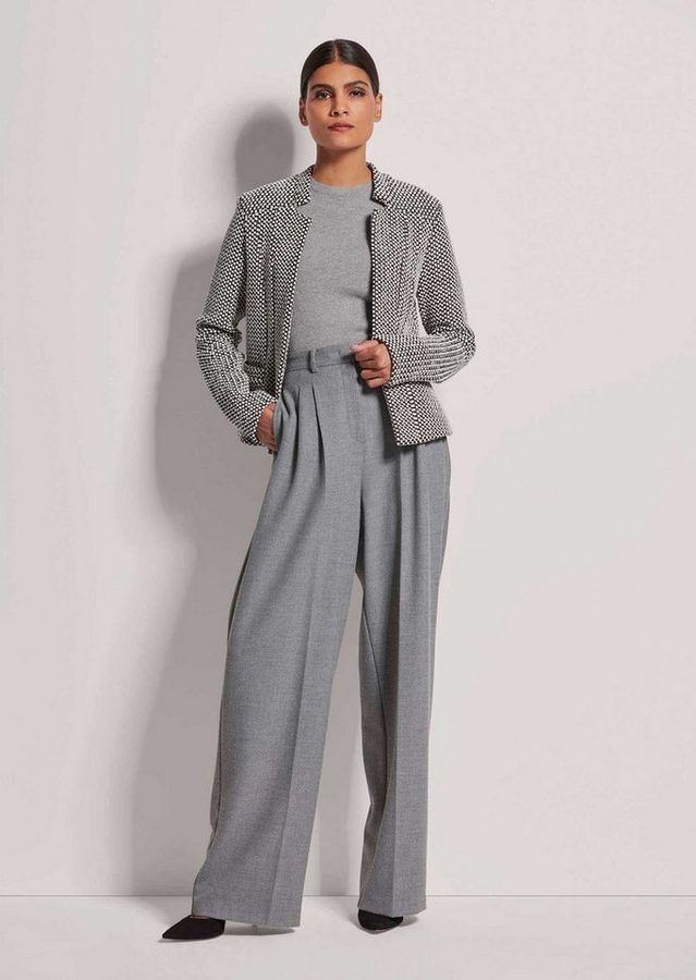 MADELEINE Kurzblazer Moderner Jerseyblazer mit Struktur Verschlussloser Blazer mit Stehkragen, Leistentaschen und Langarm