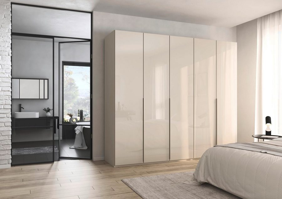 rauch Drehtürenschrank Kleiderschrank Schrank Garderobe Wäscheschrank BESTSELLER MONTCLAR (3 Ausstattungen BASIC/CLASSIC/PREMIUM (SOFT-CLOSE), Breiten 201-400 cm) Front in Glas/Hochglanz/Dekor/Grauspiegel in 5 Breiten MADE IN GERMANY