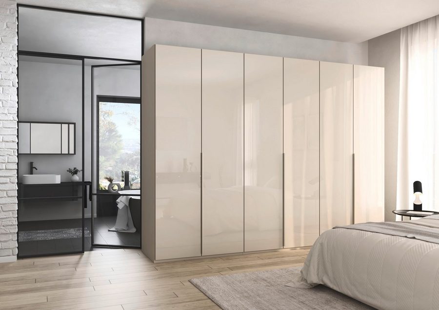 rauch Drehtürenschrank Kleiderschrank Schrank Garderobe Wäscheschrank BESTSELLER MONTCLAR (3 Ausstattungen BASIC/CLASSIC/PREMIUM (SOFT-CLOSE), Breiten 201-400 cm) Front in Glas/Hochglanz/Dekor/Grauspiegel in 5 Breiten MADE IN GERMANY