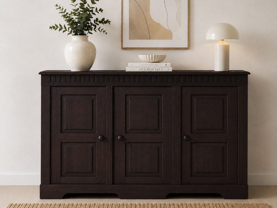 OTTO home Sideboard Lisa Kommode mit dekorativen Fräsungen und verstellbaren Einlegeböden, Kiefernholz mit 3 Türen und 2 verstellbaren Einlegeböden, Knopfgriffe von OTTO home