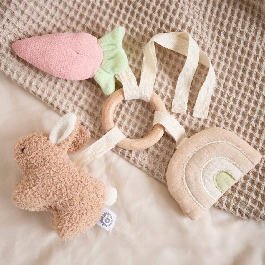 Bieco Activity Spielzeug Hase aus Boucle - Ab Geburt