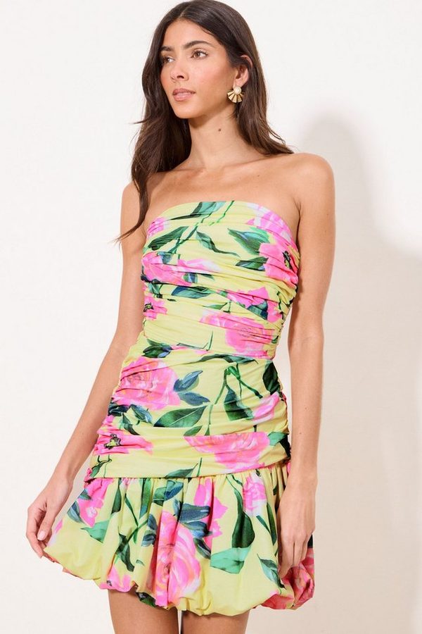 LIPSY Bandeaukleid Lipsy gerafftes Bandeau-Puffball-Minikleid (1-tlg)